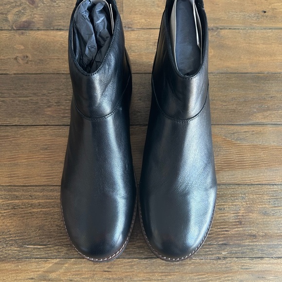 SOFTWALK | Black Leather Chelsea Ankle Boots, side zipper short heel| SIZE 11 - Picture 2 of 11